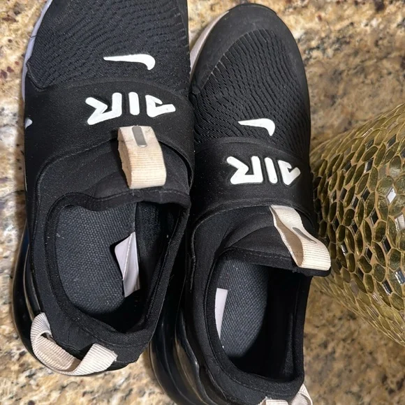 Nike Women’s Air Max size 7Y/9W - Picture 2 of 2